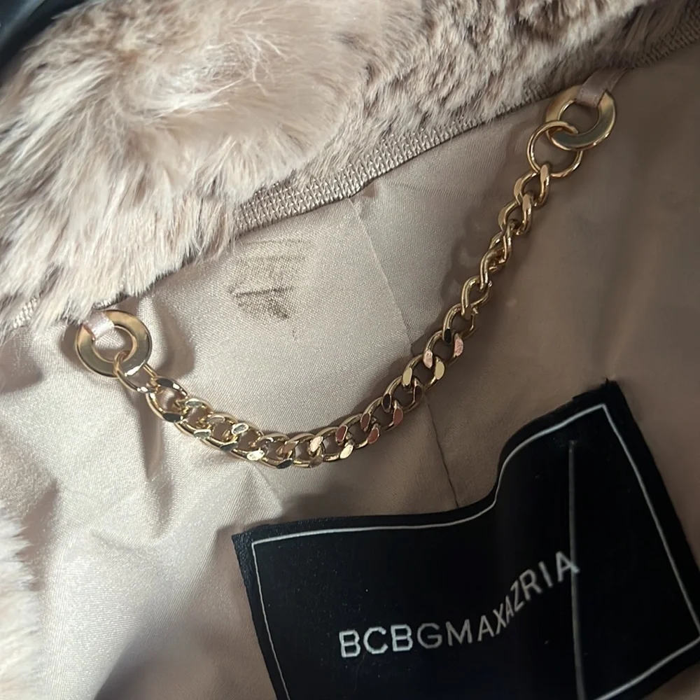 NWT BCBGMAXAZARIA faux fur long sleeve plush jacket in color Mink. Size Large